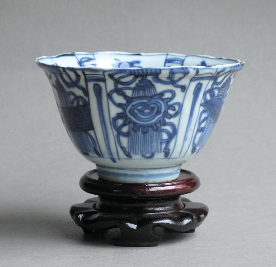 A late Ming Kraak crow cup (kraaikom)