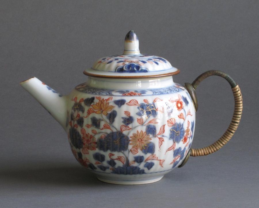 A Chinese export Imari teapot c1720-35