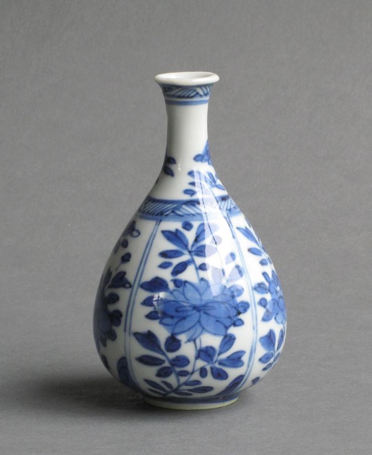 Small Chinese pear-shaped vase, Kangxi