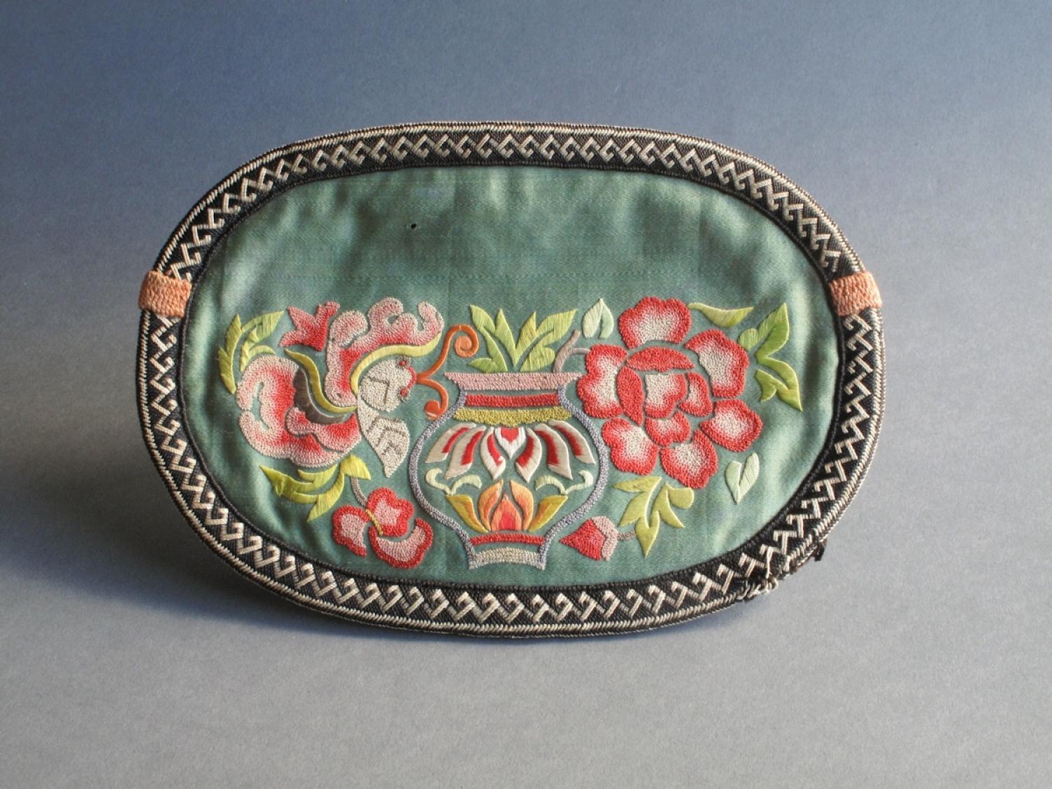 Finely embroidered Chinese silk purse