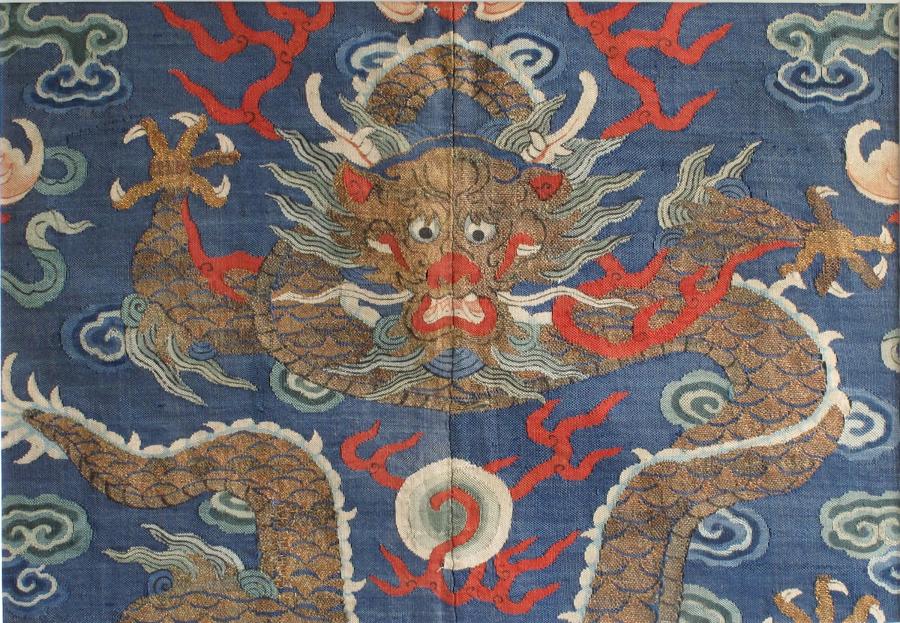 A Chinese silk kesi dragon