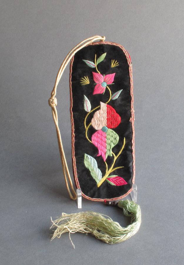 Chinese silk spectacles pouch c.1920