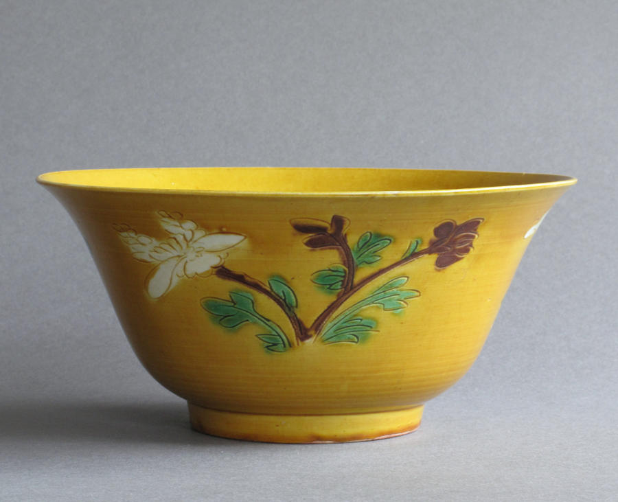 A Chinese biscuit decorated bowl, Kangxi
