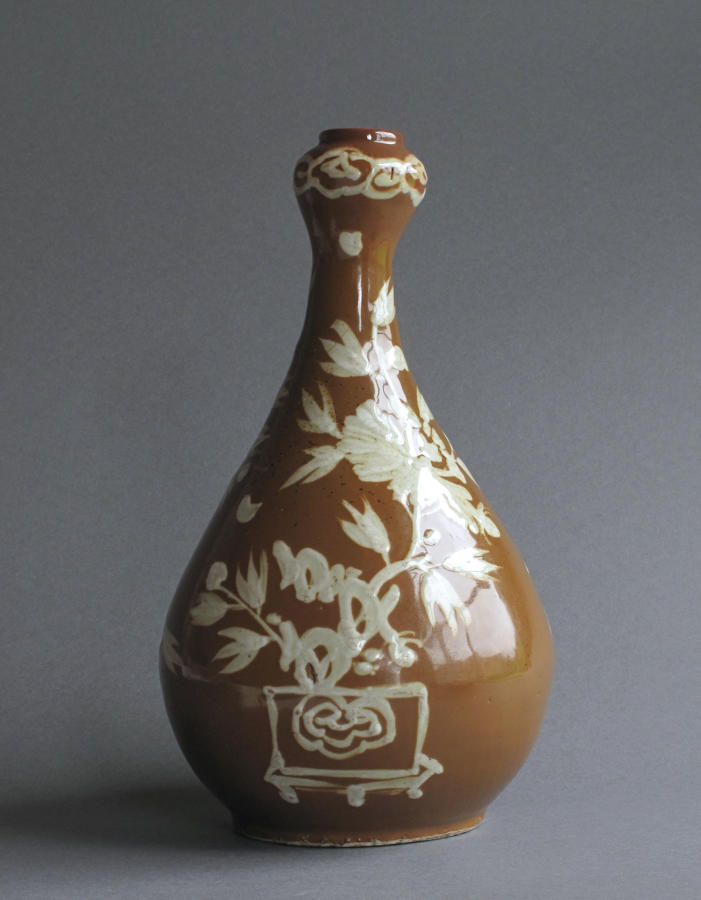Chinese Ming brown glazed vase Wanli