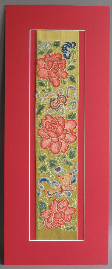 A beautiful Chinese silk sleeve band, second half of the 19th century