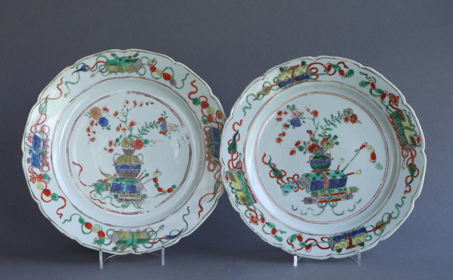 A decorative pair of Chinese famille verte plates, Kangxi