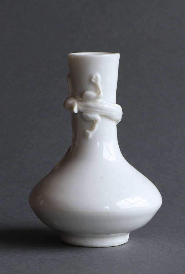 A Chinese blanc de Chine vase with chilong around the neck, Kangxi