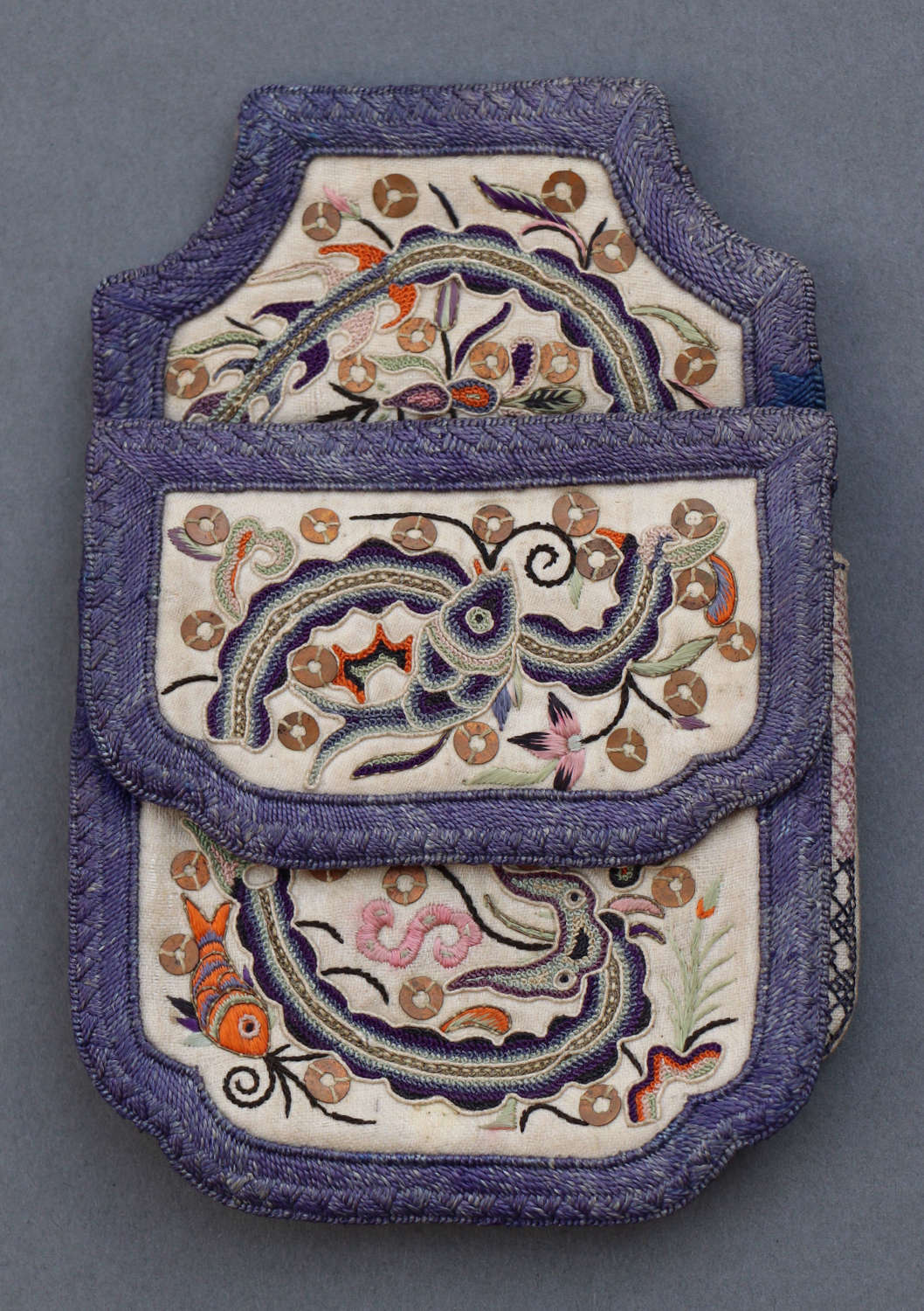 A Chinese silk purse C 1910 in fine Pekinese stitch