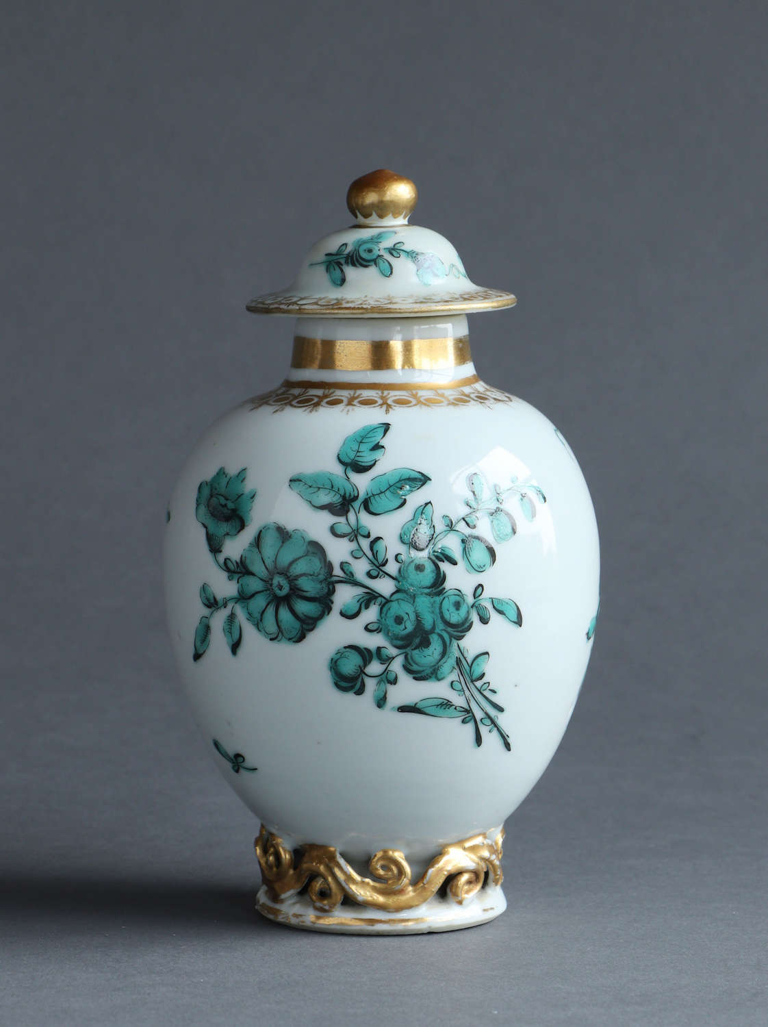 A Chinese export tea canister & cover with English decoration Qianlong