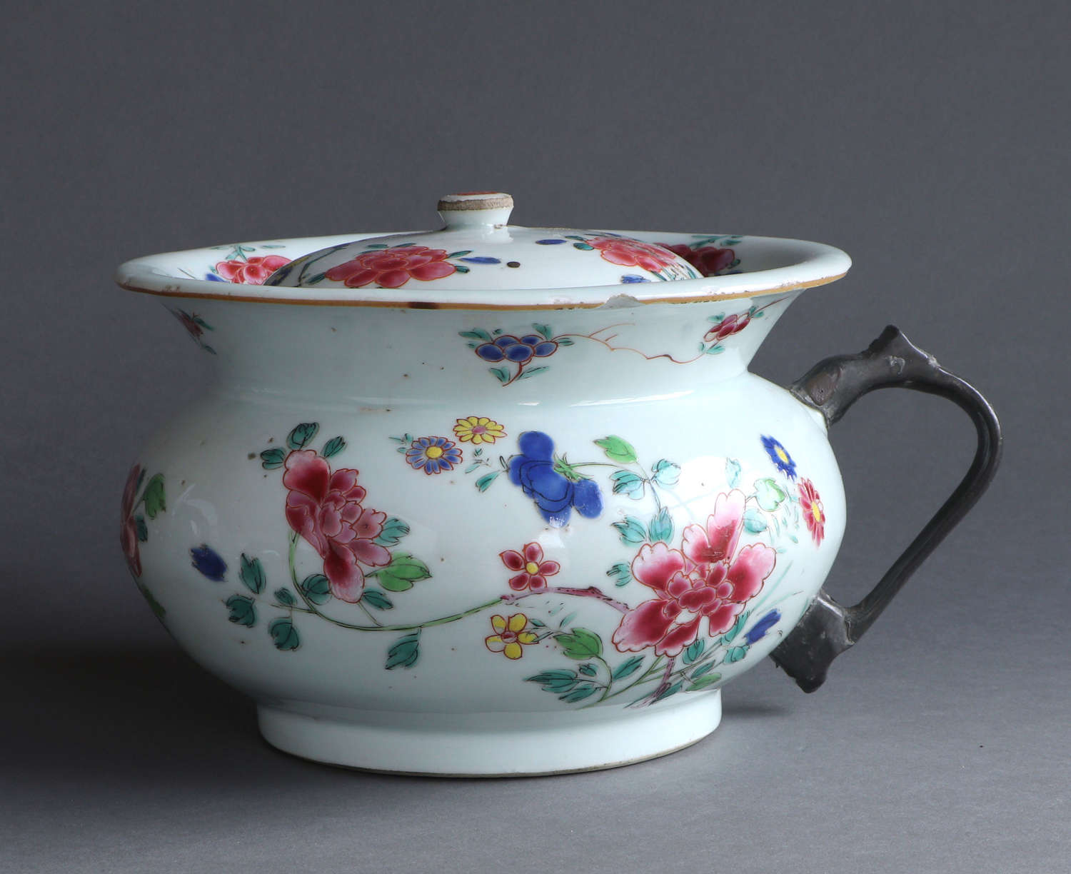 A Chinese export famille rose chamberpot and cover, Qianlong