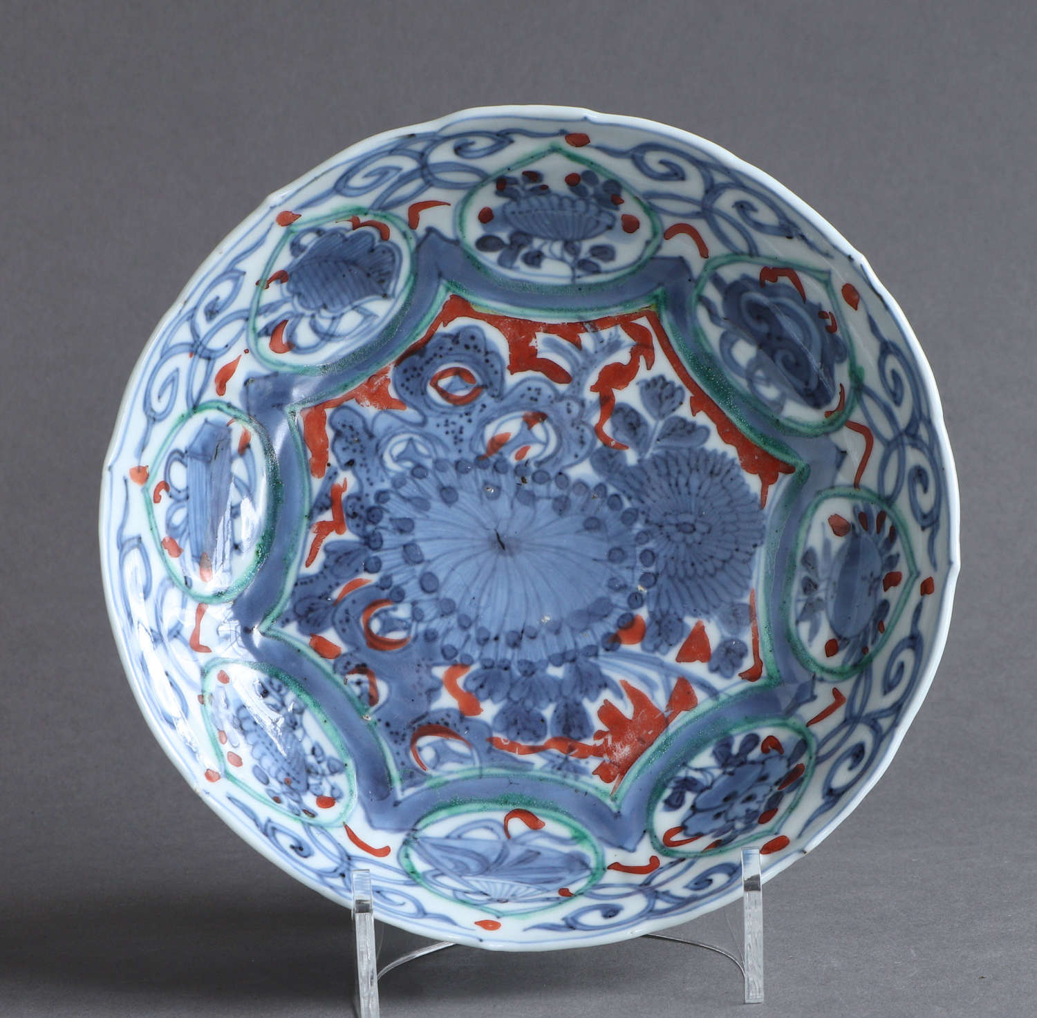 A European-decorated Chinese Kraak dish, late Ming